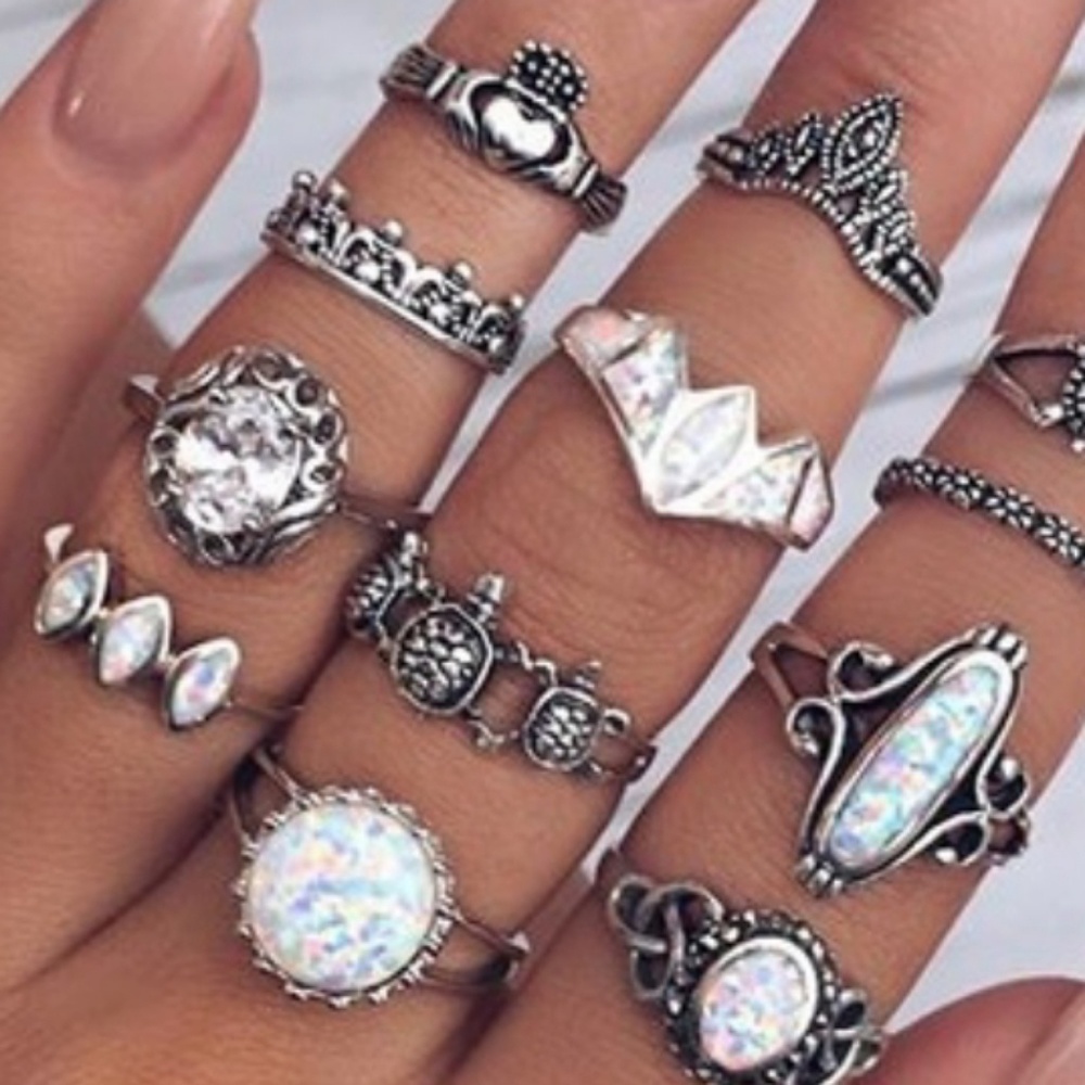 🔥LAST!!🔥90's STYLED 12PC MIDI RING SET! - Picture 6 of 8